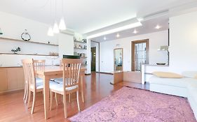 Queen Home Paola